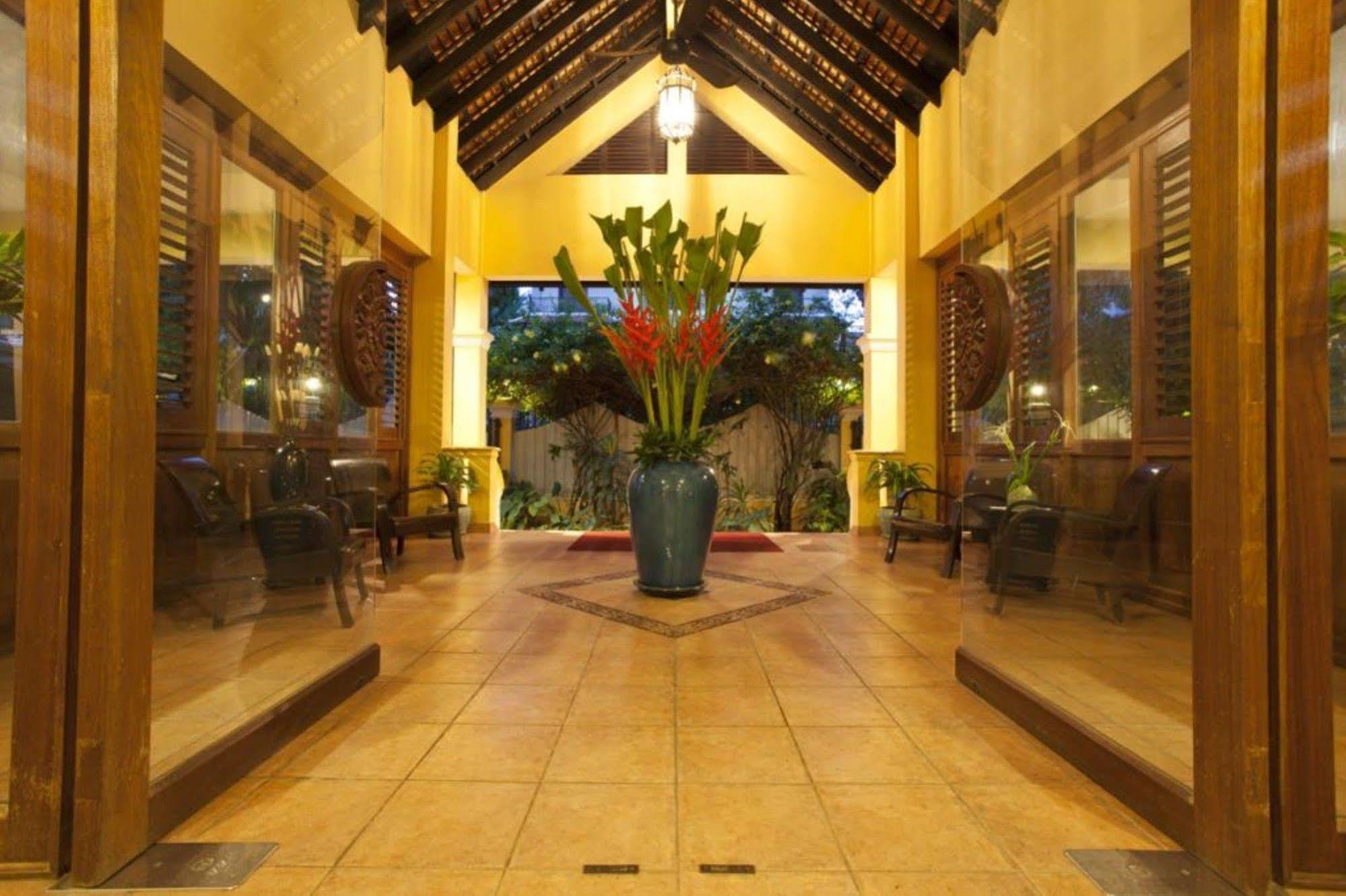 Grand Residence Phnom-Penh Buitenkant foto